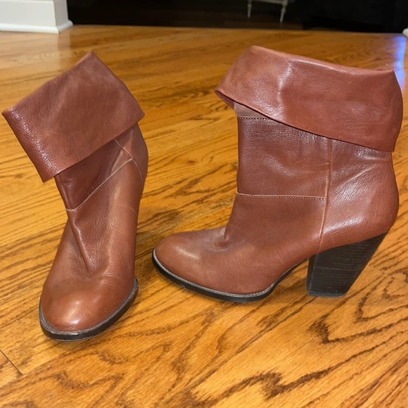 Vince Camuto Woman’s Brown Boots Size 8.5B - Picture 1 of 6